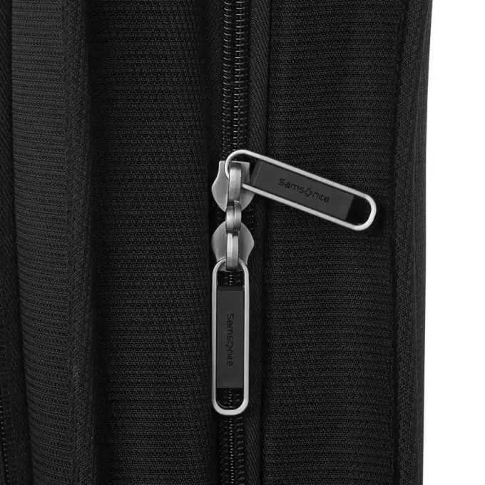 Sac à vêtements Uplift à double volet Sac à vêtements Uplift à double volet